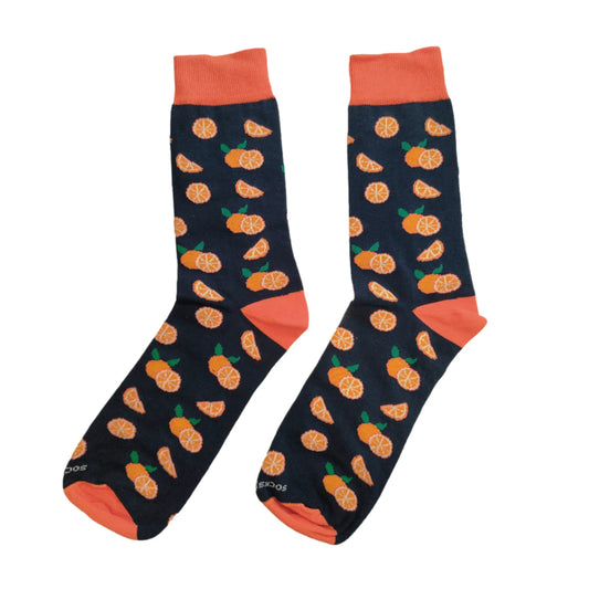 calcetines de socks and co de color azul oscuro y con naranjas estampadas