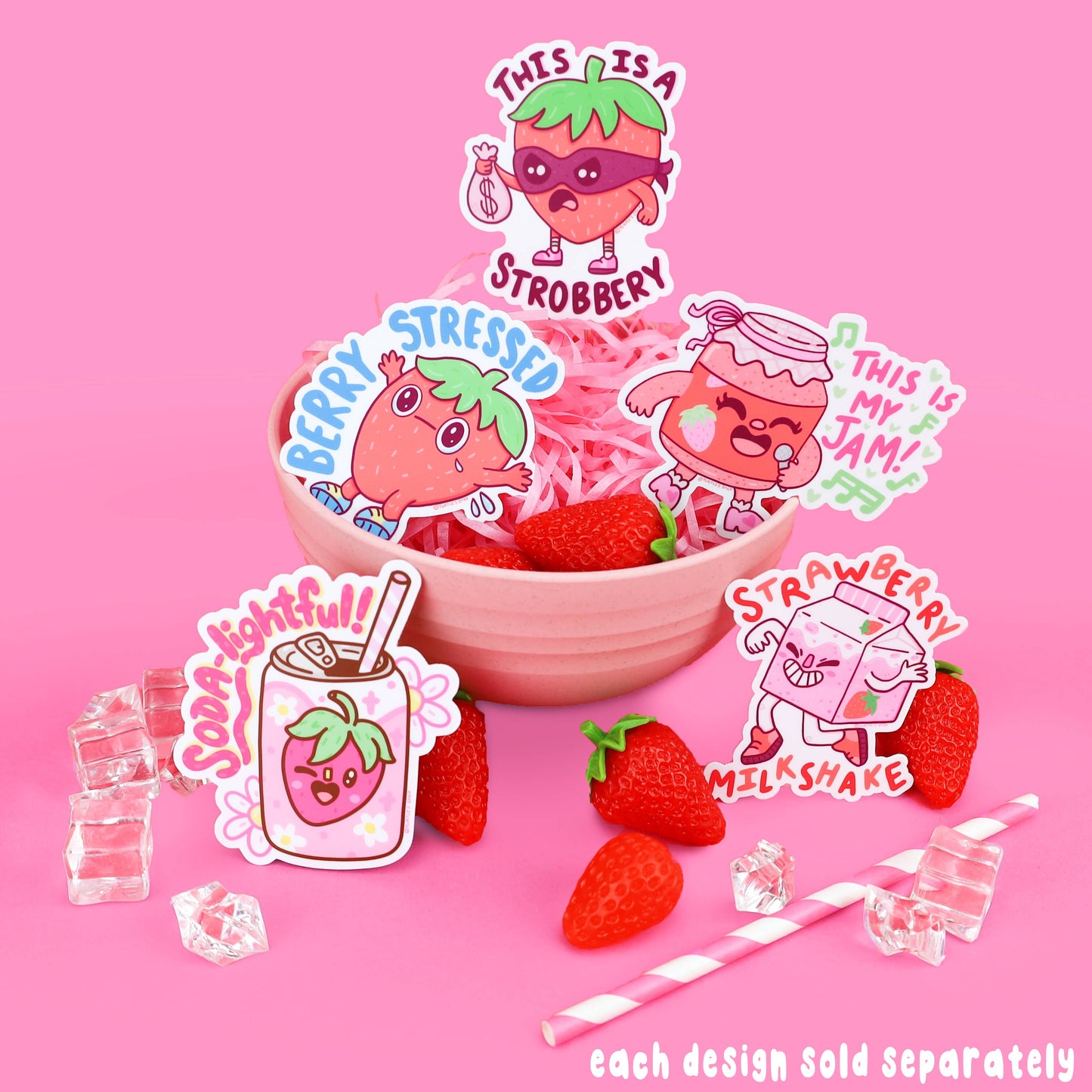 Bol de fresas con un montón de pegatinas protagonizadas por fresas