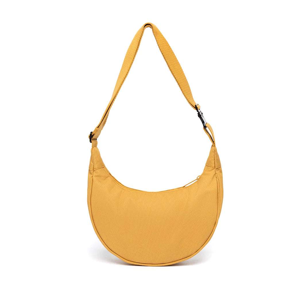 Bolso con forma de media luna color amarillo mostaza