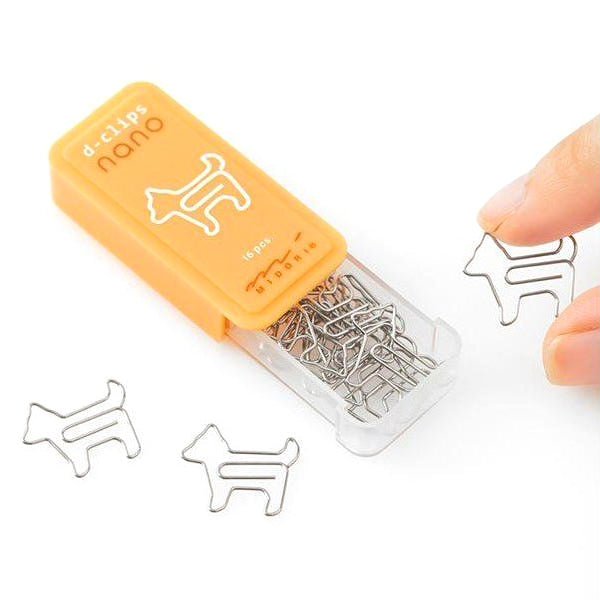 Cajita abierta de clips de metal con forma de perrito de la firma japonesa Midori