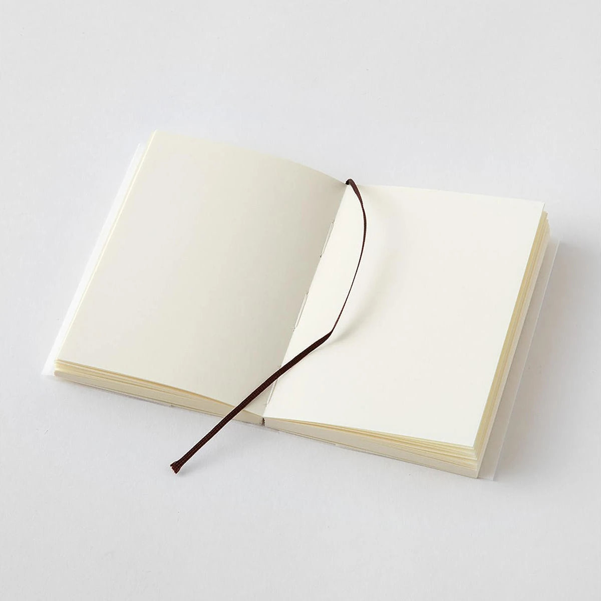 Cuaderno MD de la firma Japonesa Midori, con papel de alta calidad con marcapáginas de seda y de pequeño tamaño A7