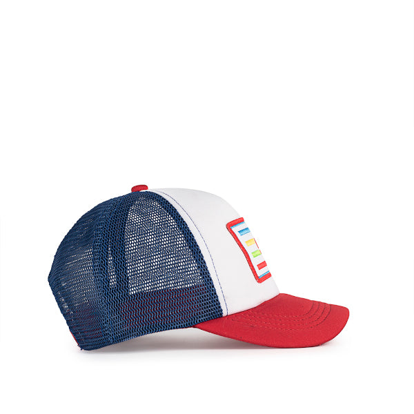 Gorra de visera para peques con rejilla azul y visera roja y parche con el logo de la marca en colores primarios y verde