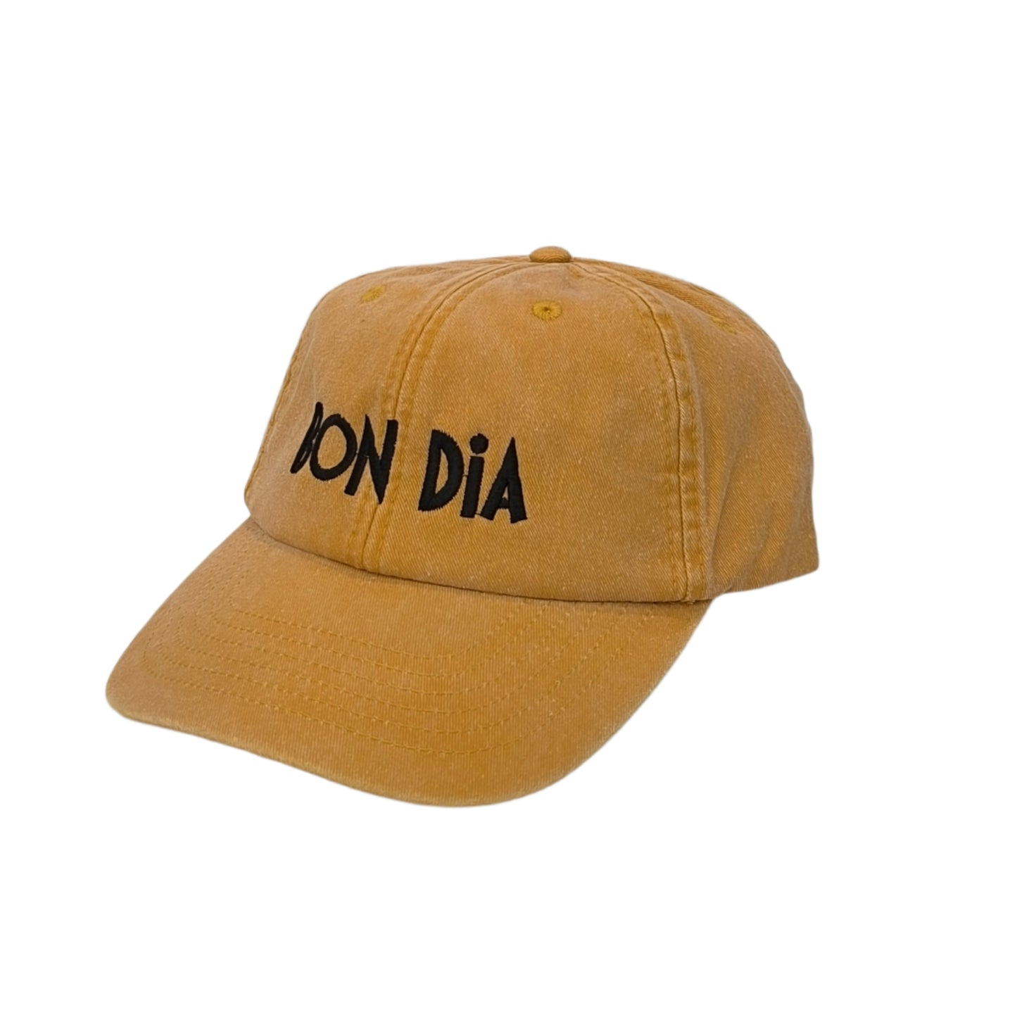 Gorra de color mostaza con las palabras "bon dia" bordadas