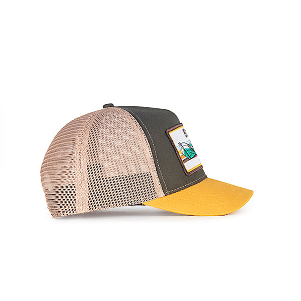 Gorra con visera del barrio del Cabañal en Valencia con un parche bordado con el diseño de una barca en colores marrones marrón el Cabanyal con parche bordado con una barca y redes de pesca vista de lado