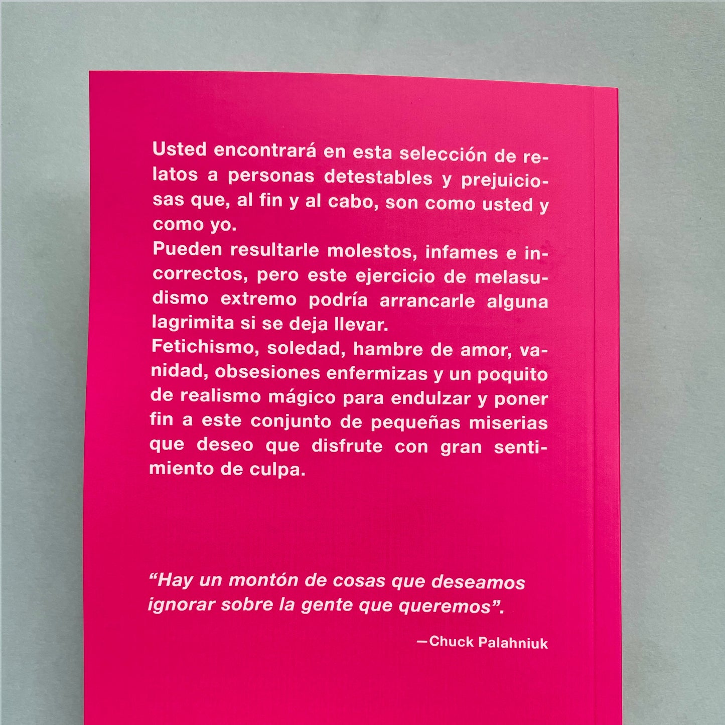 Foto de la parte de atrás del libro de Ana Elena Pena titulado Fueron los celos