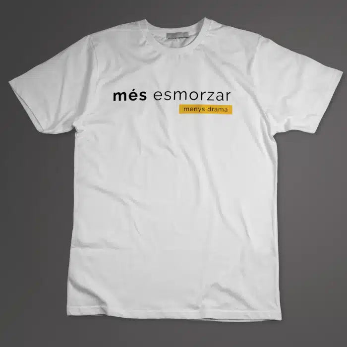 Camiseta blanca Més esmorzar, menys drama