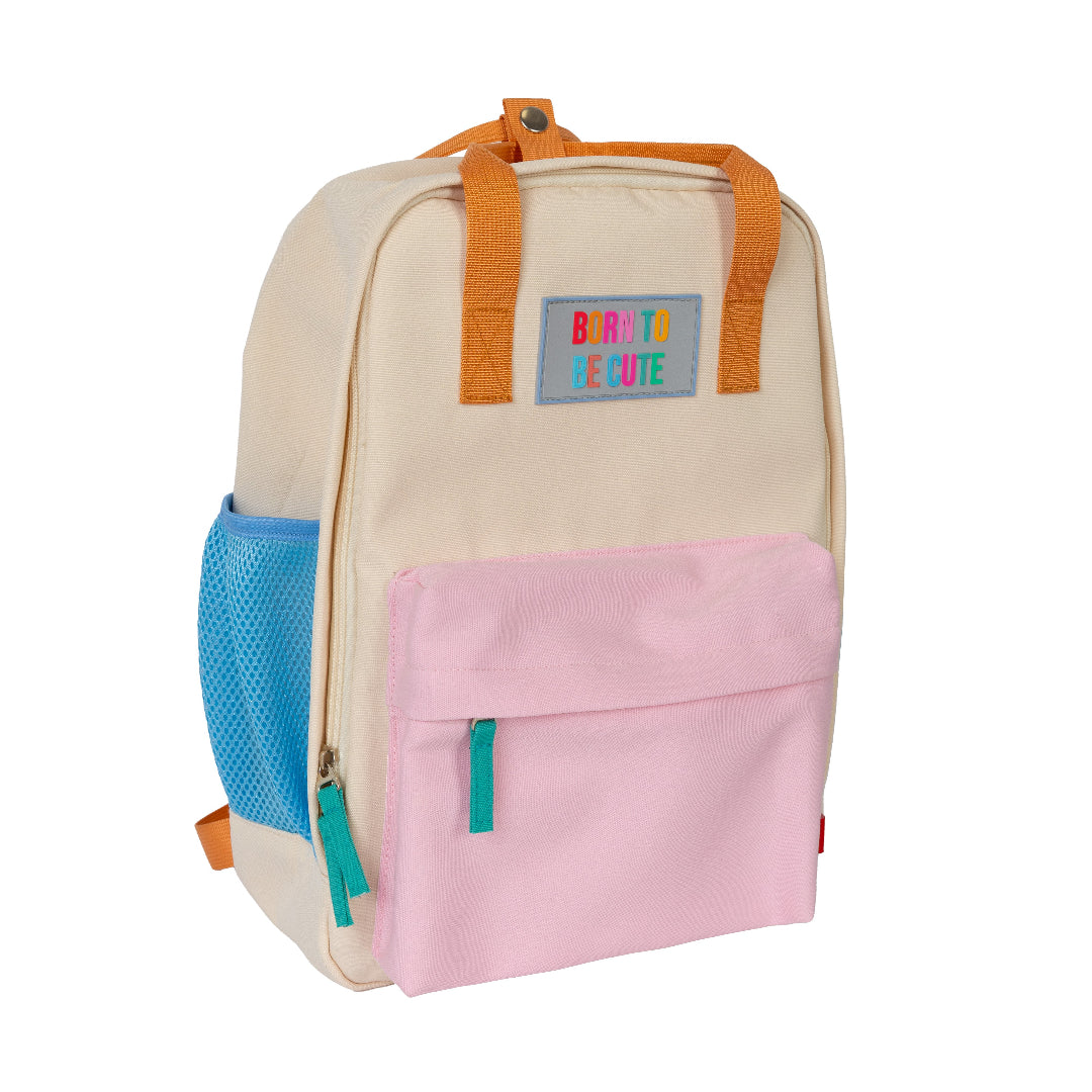 Mochila colores pastel pequeña con bolsillos y la frase "Born to be cute" bordada