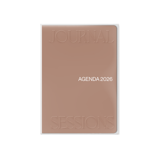 Portada lisa marrón con funda de plástico de la agenda Journal Sessions 2026