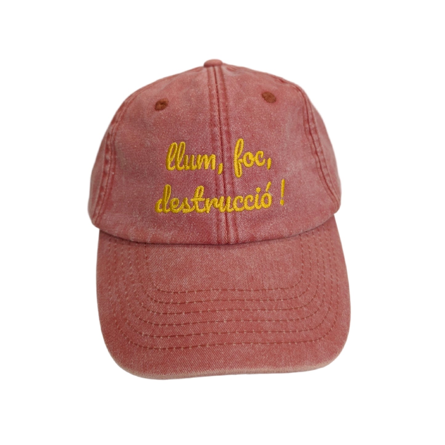 parte frontal de la gorra de color teja con el texto llum foc destrucció en color amarillo