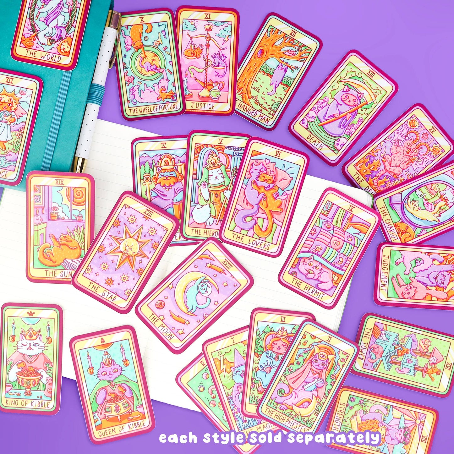 juego de pegatinas imitando cartas de Tarot, con dibujos de gatos