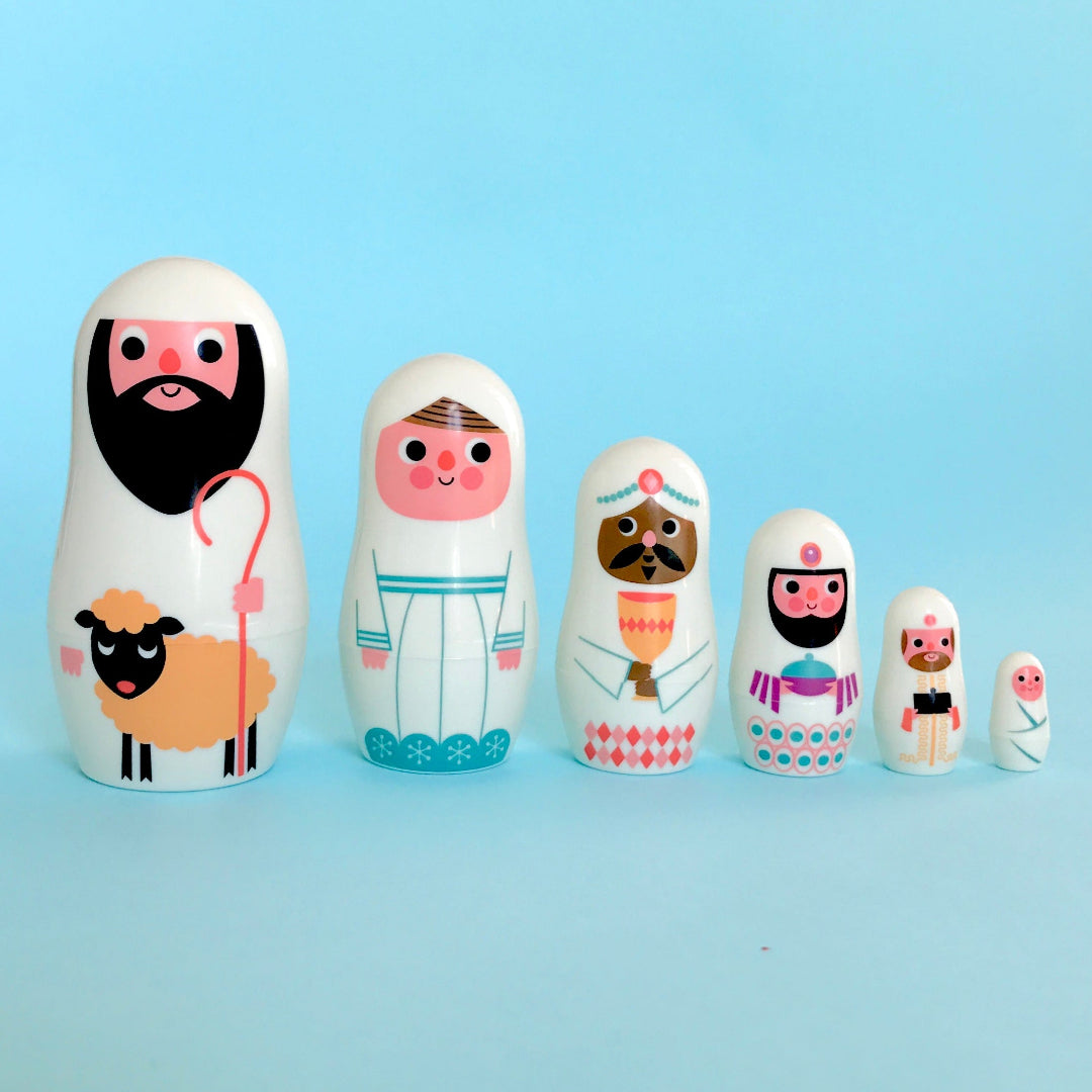 Figuras del portal de Belén de mayor a menor formando una muñeca rusa