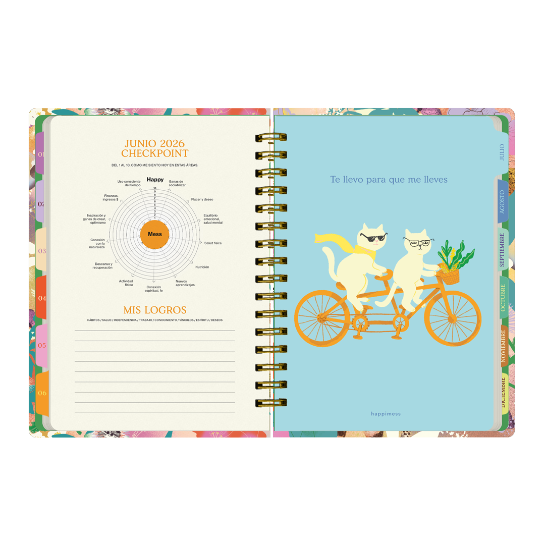 Páginas interiores de la agenda de Happimess 2026 Primavera, con checkpoint de junio y portadilla de julio con dos gatos en bicicleta