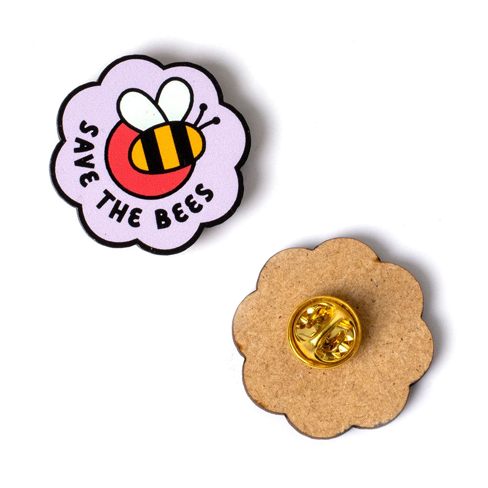 Pin de madera con el mensaje Save the bees