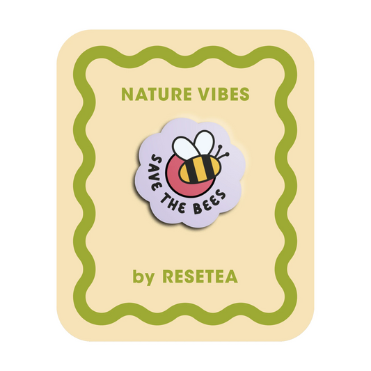 Pin de madera con el mensaje Save the bees