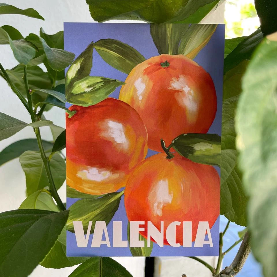 Imagen postal naranjas de laura ortiz con plantas de fondo