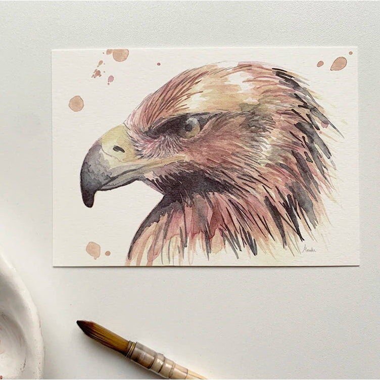 Postal con ilustración en acuarela de la cabeza de un águila
