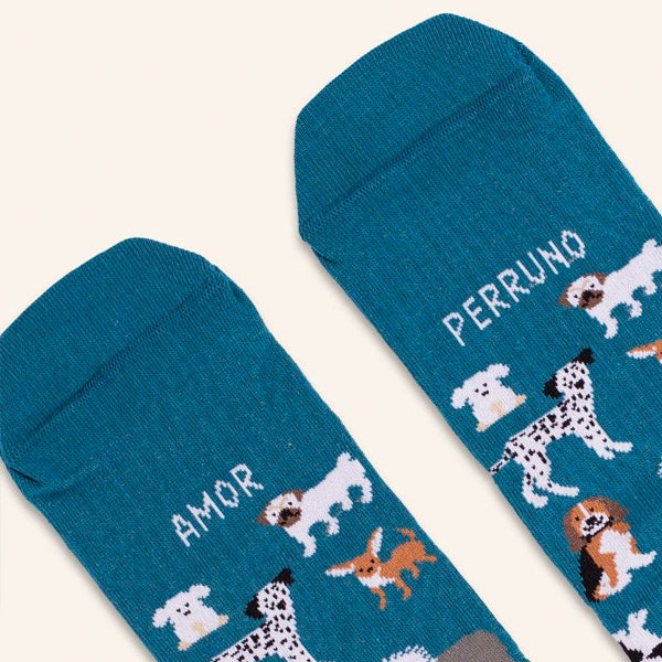 Calcetines amor perruno azules con perritos diferentes dibujados detalle punta