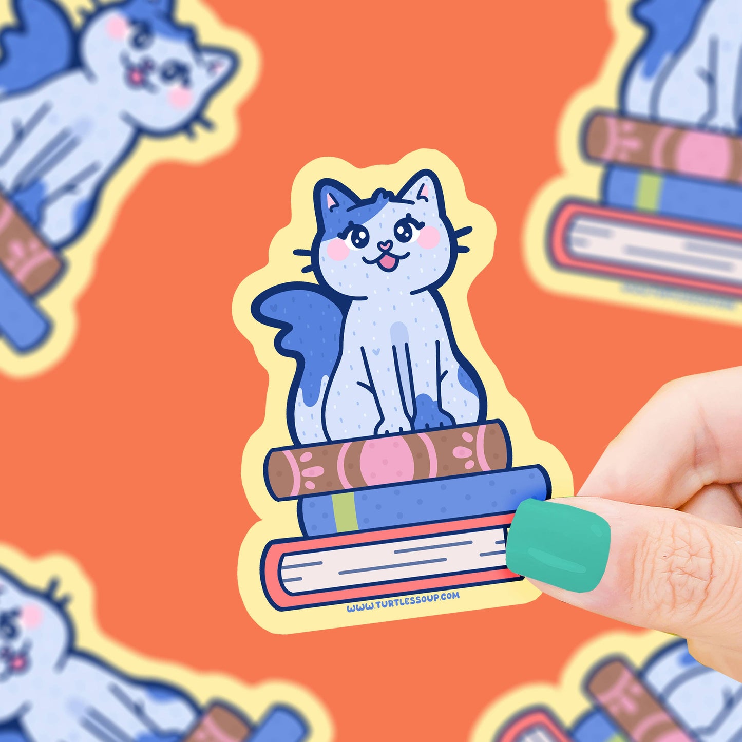 Pegatina con forma de gato sentado sobre una pila de libros