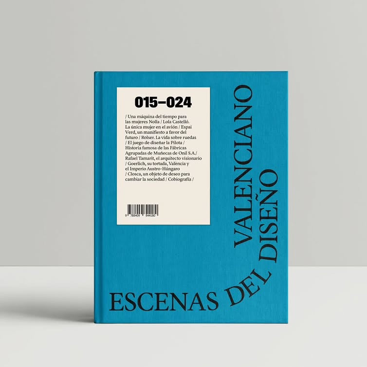 segndo volumen del libro Escenas del diseño Valenciano con la portada en color azul