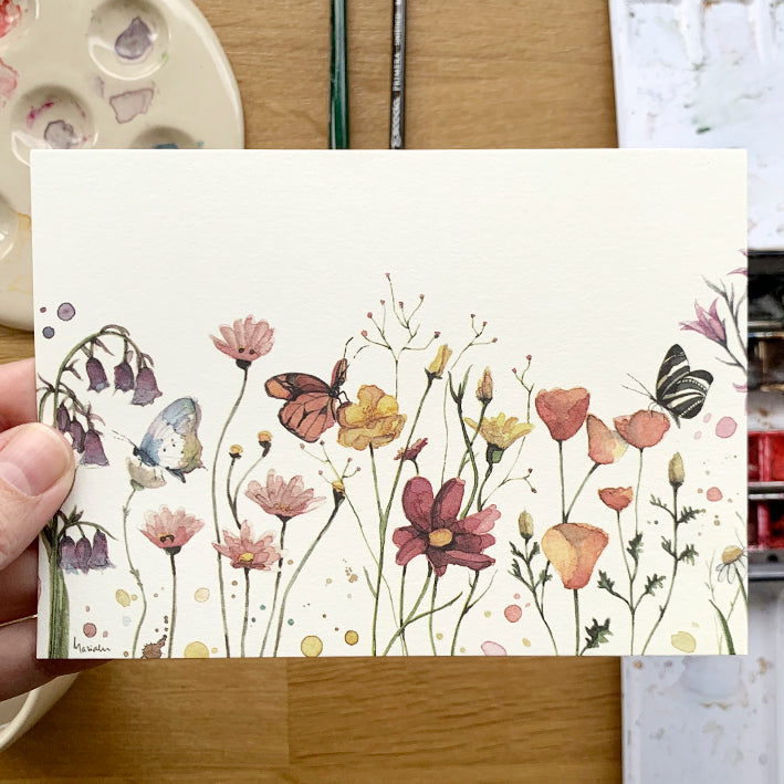 Postal con ilustración en acuarela de flores silvestres de Marialu Gili