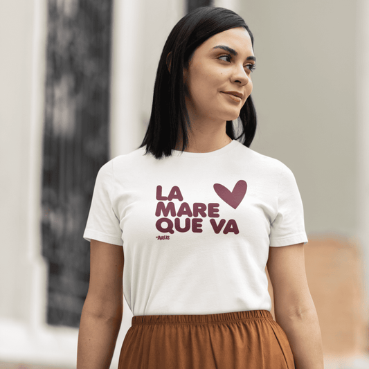 Camiseta blanca para mujer con la frase en valenciano "La mare que va" de los humoristas de Valencia Jajajers