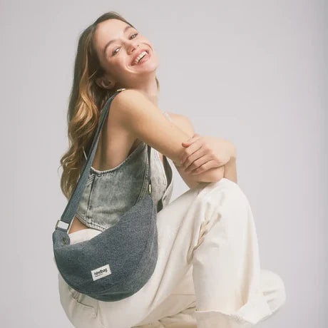 Bolso riñonera Andrea en denim color gris de Hindbag
