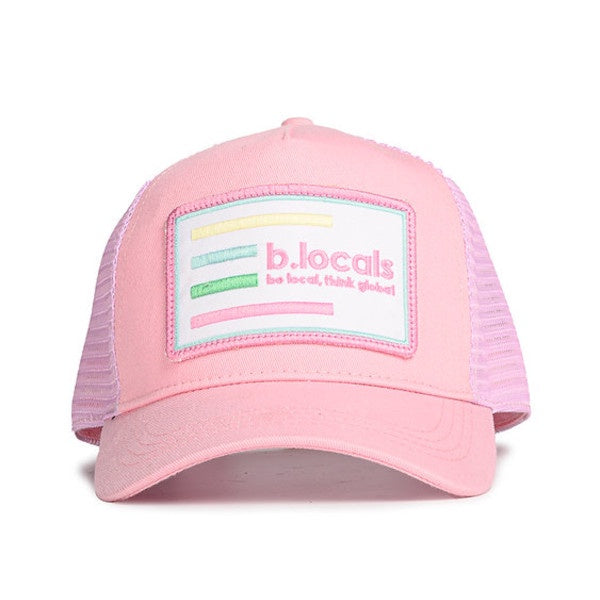 Gorra con visera color rosa chicle y parche con el logo de la empresa valenciana B Locals