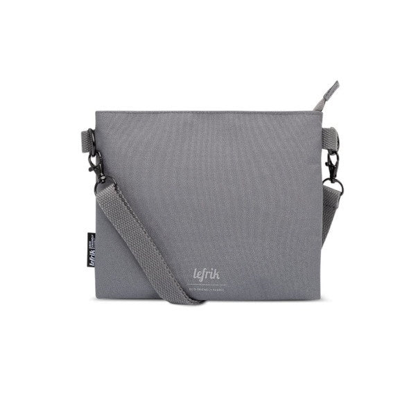 Bolso pequeño color gir hecho de plástico reciclado de la marca española Lefrik