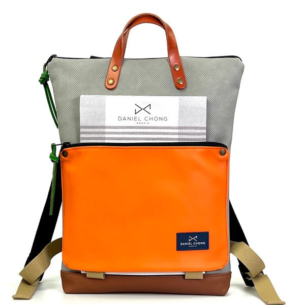 Mochila sostenible de Daniel Chong con bolsillo delantero en piel naranja