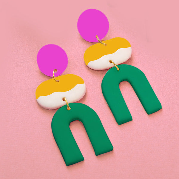 Pendientes colgantes de diferentes formas y colores hechos a mano con de arcilla polimérica