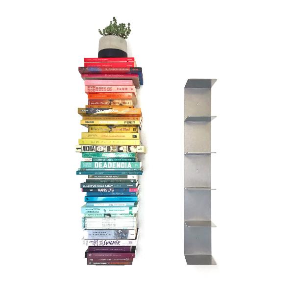 Estantería metálica para libros que queda oculta cuando está llena