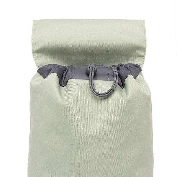 Cierre interor de mochila pequeña ecológica de plástico 100% reciclado de Lefrik color menta