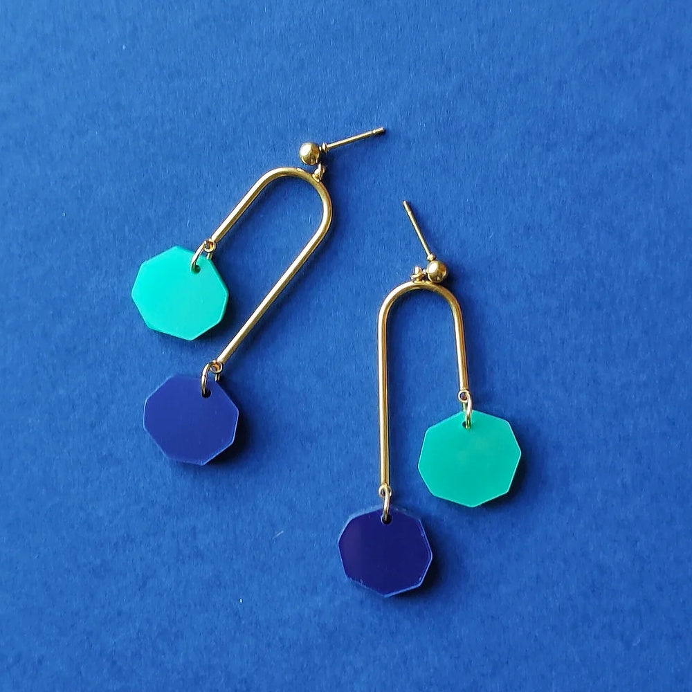 Pendientes de metal y metacrilato, con aro y octógonos azul claro y marino