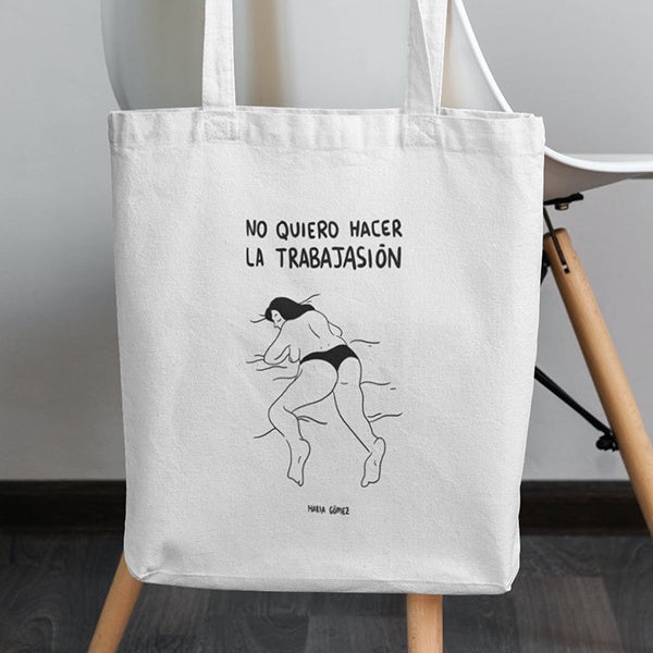 Tote bag con una mujer en bragas tumbada de espaldas y el texto "No quiero hacer la trabajasión"