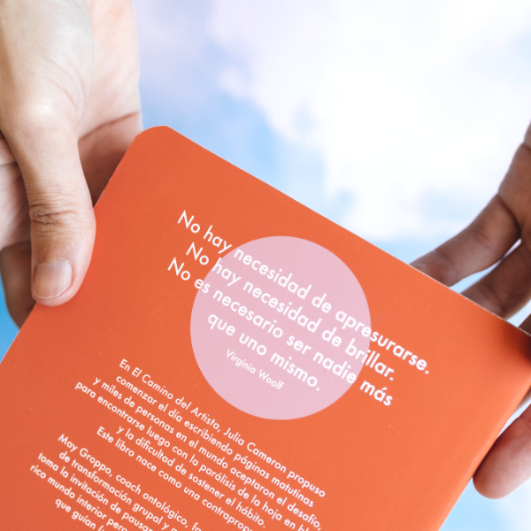 Contraportada del libro Somos Universos de May Groppo
