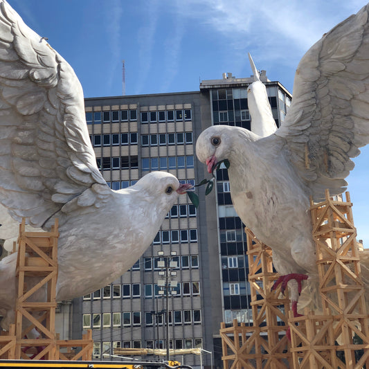 Palomas en la falla municipal de Valencia