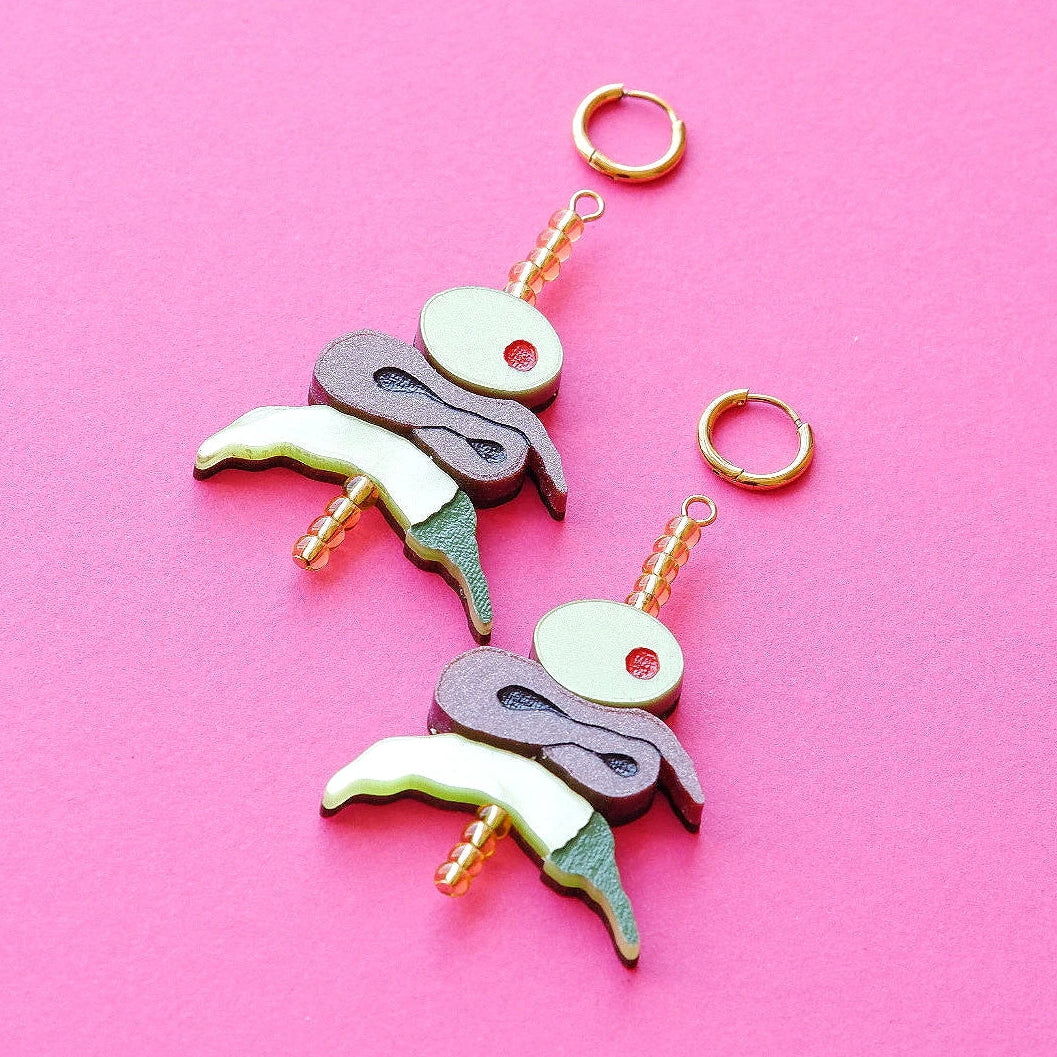 pendientes de metacrilato en forma de gilda con enganche de aro de la marca Mitumi