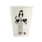 taza de porcelana con el dibujo en negro de una chica con el pelo largo con una planta a los pies y sujetando un gato negro