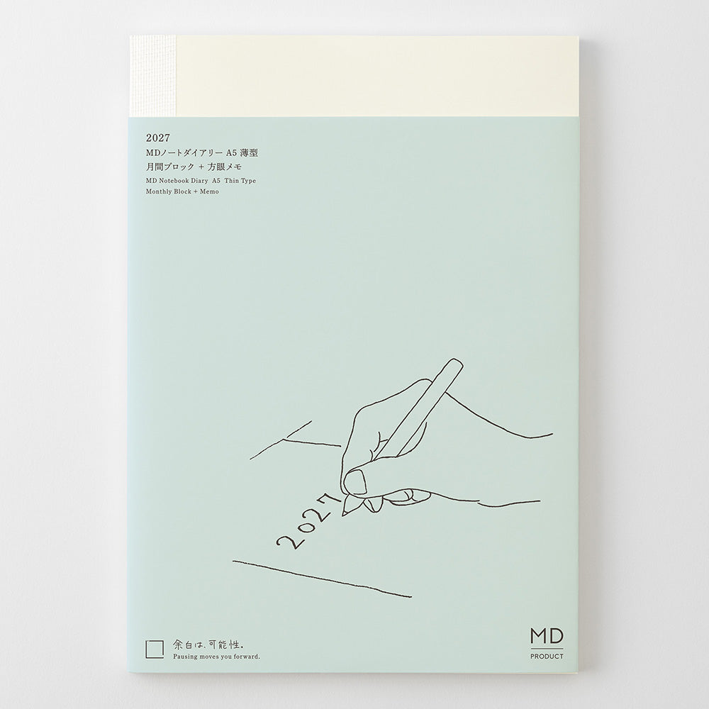 Agenda Midori MD 2027 A5 extra fina con cubierta en verde menta y ilustración minimalista de una mano escribiendo