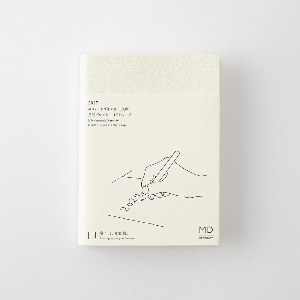 Portada de la agenda MD Notebook Diary A6 2027 con ilustración minimalista de mano escribiendo y texto en japonés e inglés