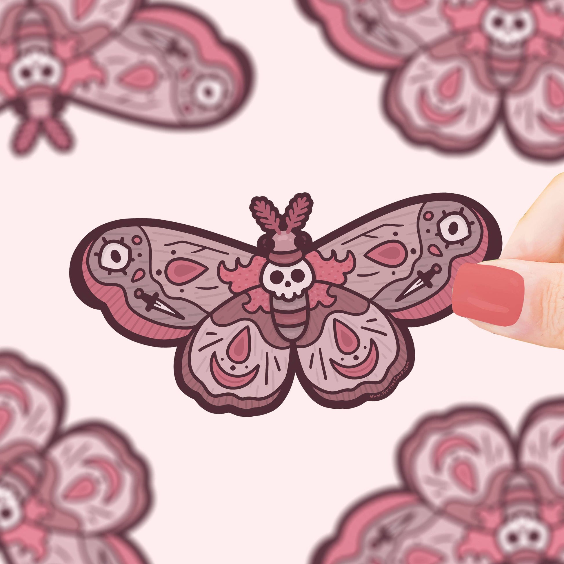 Pegatina con forma de polilla con símbolos de terror como calaveras y puñales