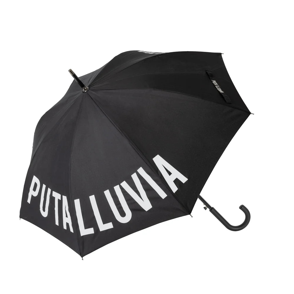 detalle del paraguas PUTA LLUVIA en negro con el mango en forma de gancho y el cierre del paraguas con el texto en pequeño de PUTA LLUVIA