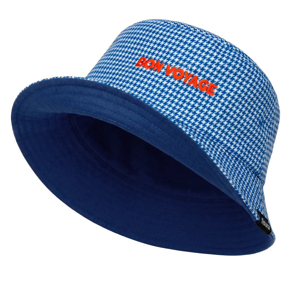 gorro de Fisura reversible a cuadros azul marino y blanco y el texto BON VOYAGE en color naranja