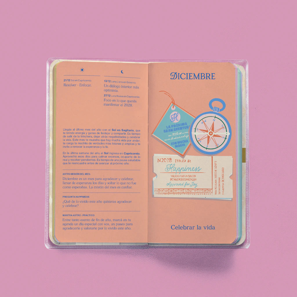 Interior de agenda Happimess Astro con planificador mensual de diciembre y diseño astral en tono melocotón