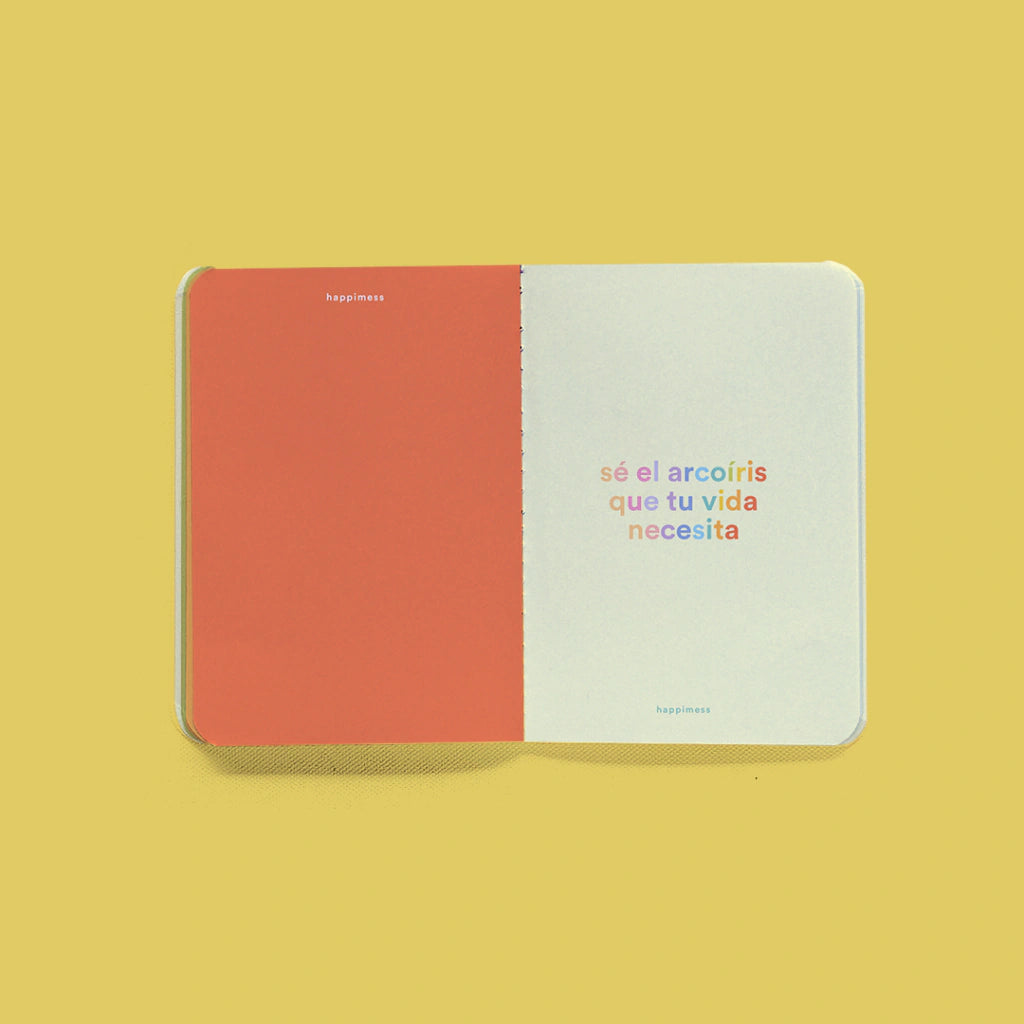 spread de la agenda confetti de monoblock con una frase motivadora