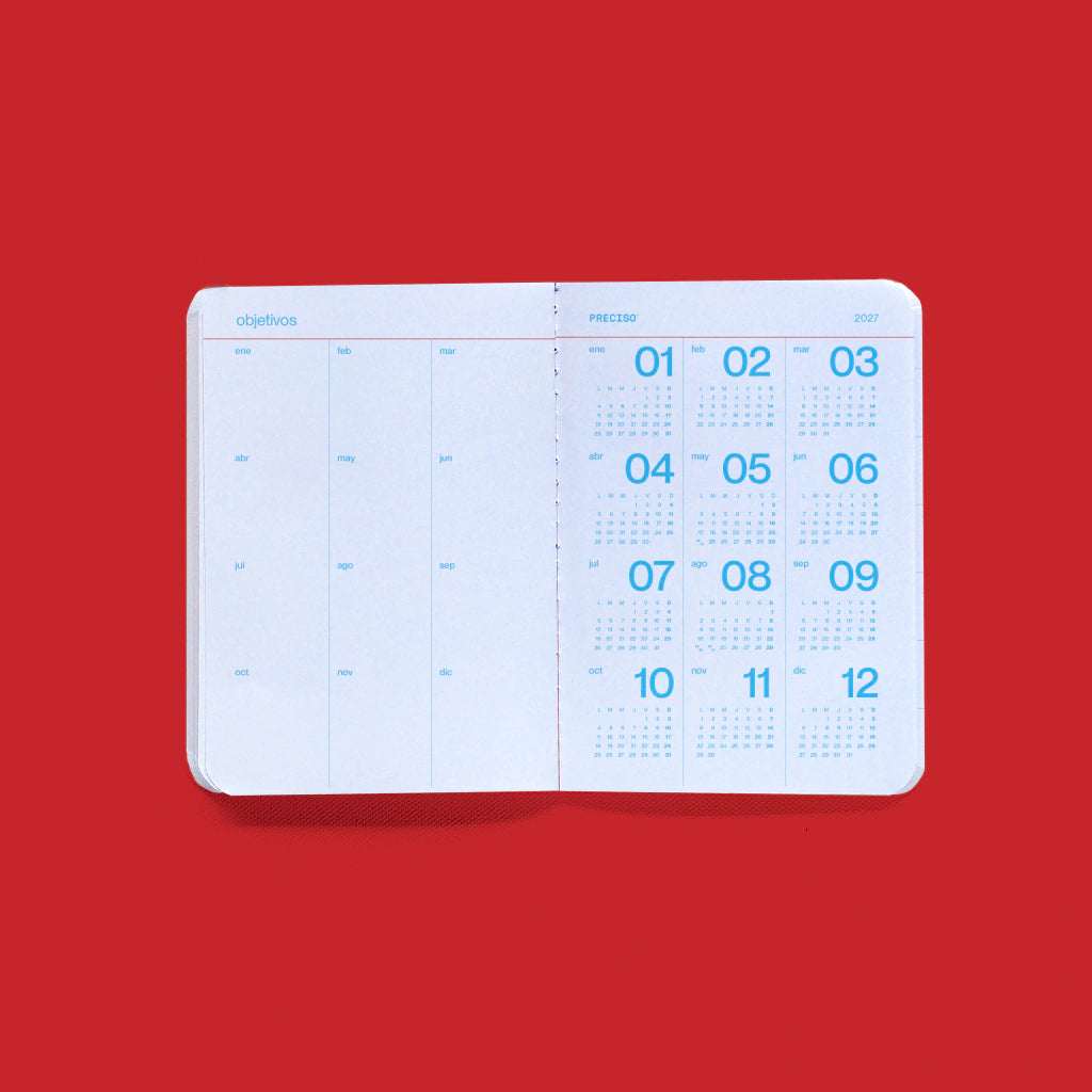 agenda de monoblock Stereo abierta por una página para anotar los objetivos mensuales y otra con un calendario anual