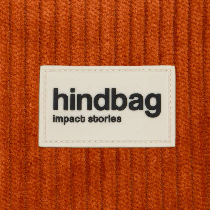 Pana de color rojo ladrillo con la marca francesa Hindbag