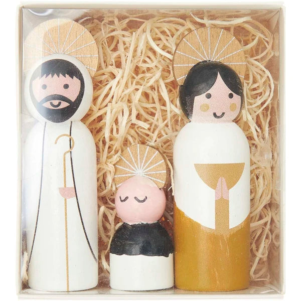 Nacimiento con María, José y el Niño Jesús en una cajita con virutas de madera