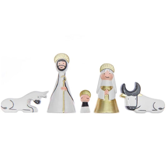 Figuras de la virgen, el niño jesús, josé, la mula y el buey realizados en porcelana