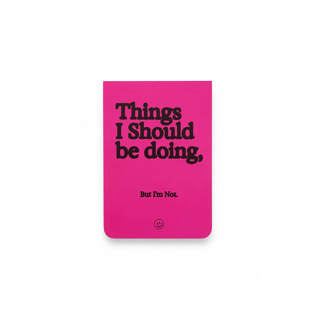 Bloc de notas con portada rosa fucsia y la frase Things I Should be doing, But I'm Not
